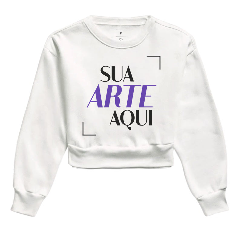 Moletom Cropped 7TREE, branco, fundo branco, mostrando a amplitude do corte.