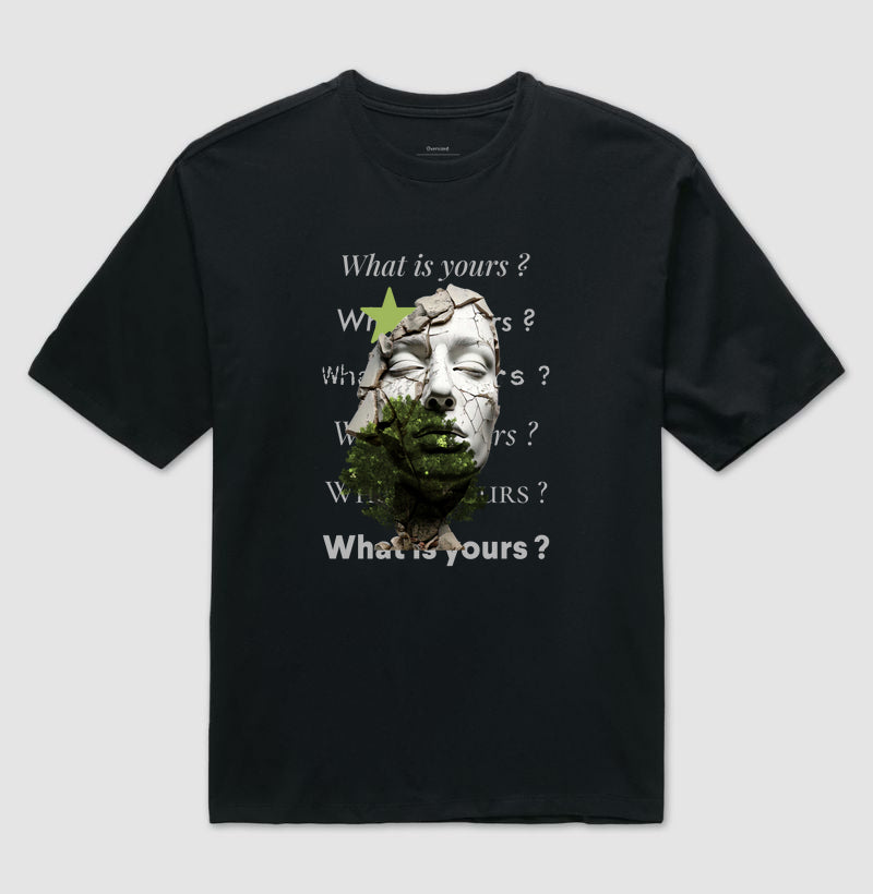 Camiseta Oversized 7TREE preta fundo branco, mostrando a amplitude do corte.